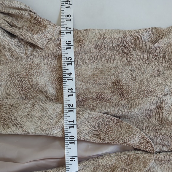 INC Snakeskin Print Sheen Cropped Dressy Blazer M Cream Tan Pattern - Picture 15 of 16